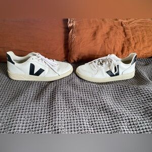 Veja leather sneakers. Size 41. Lightly worn.